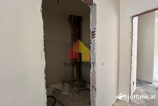 Shtepi ne shitje Apartament ne Tirane, 3+1, Mobilimi Bosh, pa mobiluar, Pagesa 303,000  Euro.