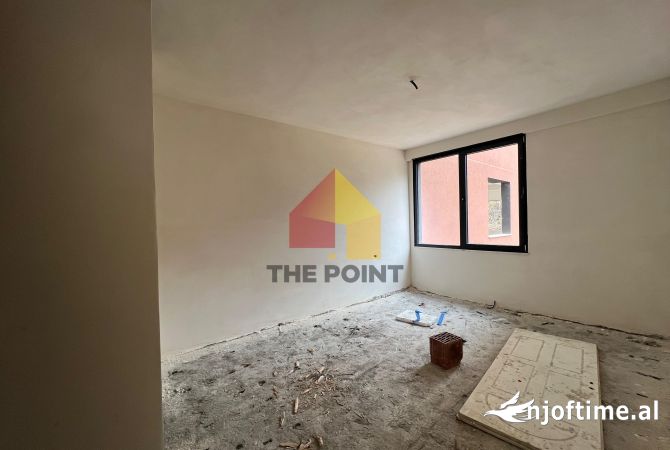 Shtepi ne shitje Apartament ne Tirane, 3+1, Mobilimi Bosh, pa mobiluar, Pagesa 303,000  Euro.