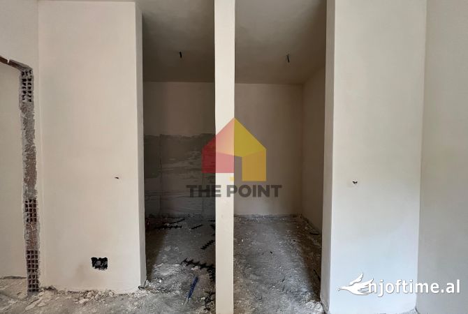 Shtepi ne shitje Apartament ne Tirane, 3+1, Mobilimi Bosh, pa mobiluar, Pagesa 303,000  Euro.