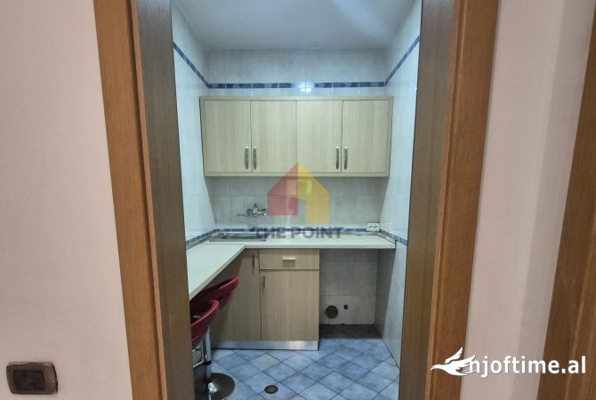 Ambient biznesi me qera 3+1 ne Tirane - 1,550 Euro