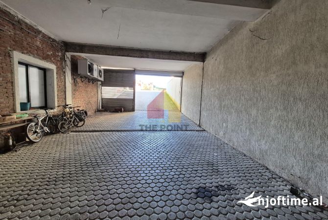 Ambient biznesi me qera 4+1 ne Tirane - 1,200 Euro