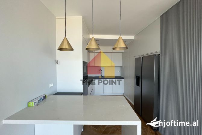 Shtepi me qera Apartament ne Tirane, 3+1, Mobilimi Pjeserisht e mobiluar, Pagesa 2,500  Euro.