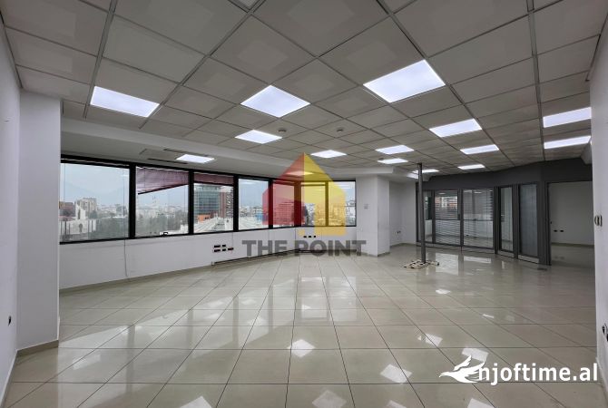 Ambient biznesi me qera 3+1 ne Tirane - 1,500 Euro