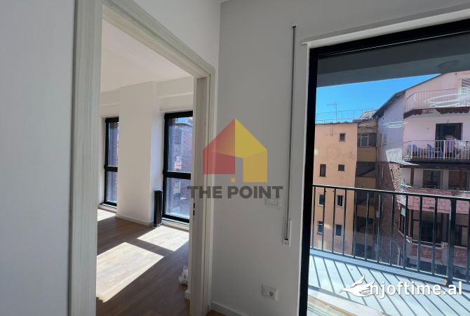 Zyre Moderne me Qira, 76m2, ndertim i ri, Rruga Myslym Shyri