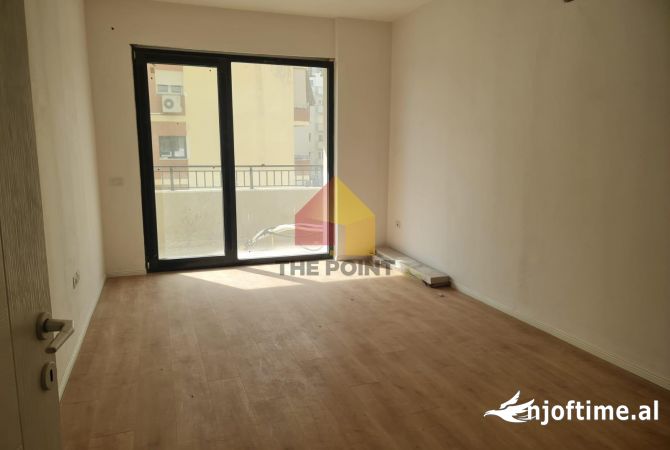 Shtepi ne shitje Apartament ne Tirane, 1+1, Mobilimi Bosh, pa mobiluar, Pagesa 184,000  Euro.