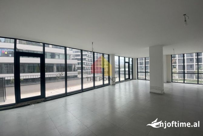 Ambient biznesi me qera 3+1 ne Tirane - 1,590 Euro