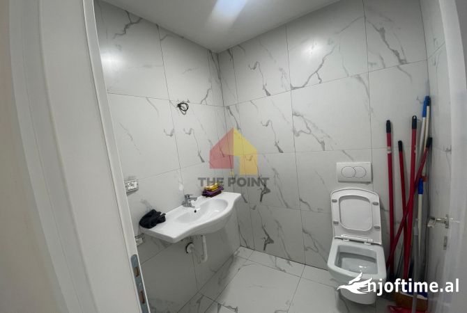 Ambient biznesi me qera 3+1 ne Tirane - 1,590 Euro