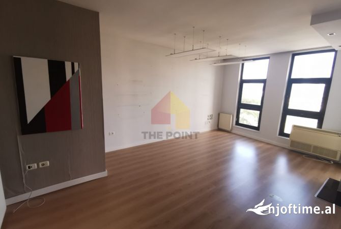 Ambient biznesi me qera 3+1 ne Tirane - 1,200 Euro