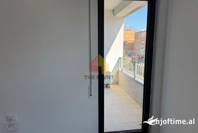 Zyre 50 m2 me qira -Rruga Karl Gega