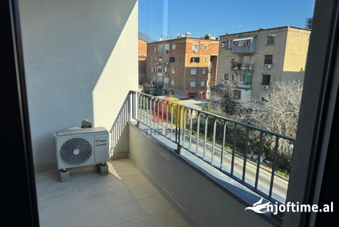 Zyre 50 m2 me qira -Rruga Karl Gega