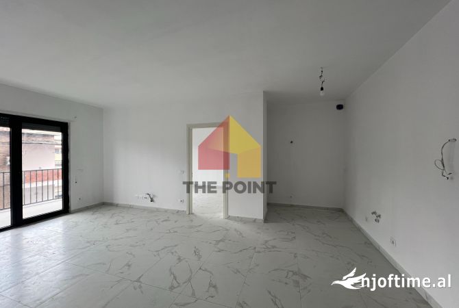 Zyre me Qira, 113m2, ndertim i ri, Rruga Myslym Shyri