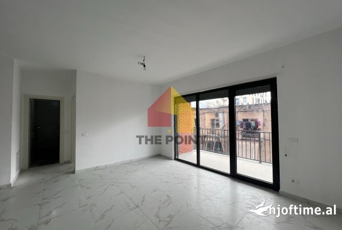 Zyre me Qira, 113m2, ndertim i ri, Rruga Myslym Shyri