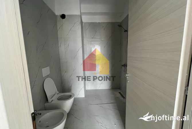 Shtepi me qera Apartament ne Tirane, 2+1, Mobilimi Bosh, pa mobiluar, Pagesa 1,300  Euro.