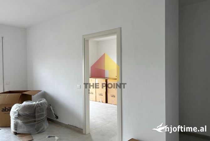 Ambient biznesi me qera 3+1 ne Tirane - 1,300 Euro