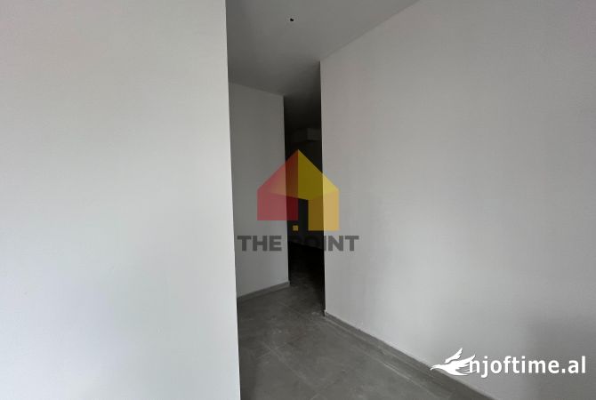 Zyre me Qira, 140m2, ndertim i ri, Gjykata e Rrethit/Rruga Myslym Shyri