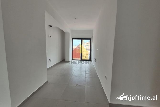 Shtepi ne shitje Apartament ne Tirane, 3+1, Mobilimi Bosh, pa mobiluar, Pagesa 465,000  Euro.