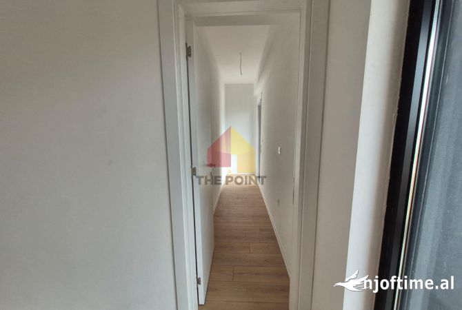 Shtepi ne shitje Apartament ne Tirane, 3+1, Mobilimi Bosh, pa mobiluar, Pagesa 465,000  Euro.