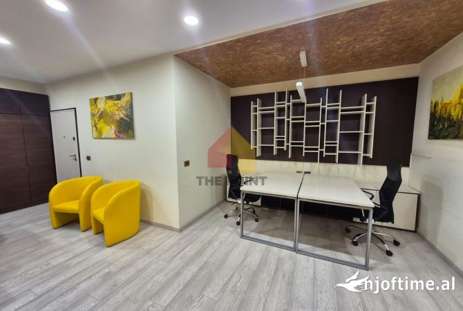 Zyre 30 m2 per qera ne Bllok