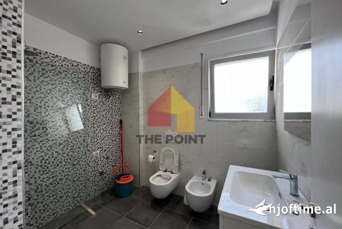 Shtepi ne shitje Apartament ne Tirane, 3+1, Mobilimi Pjeserisht e mobiluar, Pagesa 280,000  Euro.