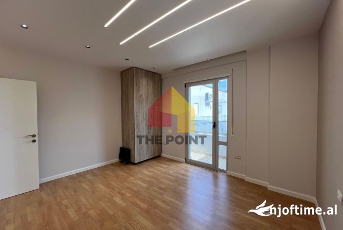 Shtepi ne shitje Apartament ne Tirane, 3+1, Mobilimi Pjeserisht e mobiluar, Pagesa 280,000  Euro.