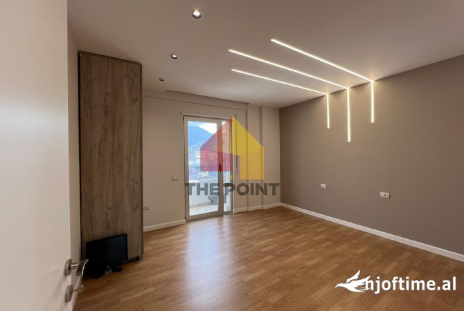 Shtepi ne shitje Apartament ne Tirane, 3+1, Mobilimi Pjeserisht e mobiluar, Pagesa 280,000  Euro.
