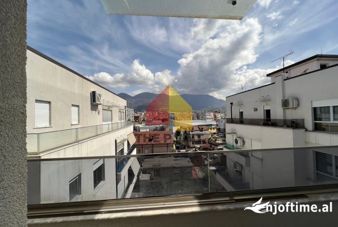 Shtepi ne shitje Apartament ne Tirane, 3+1, Mobilimi Pjeserisht e mobiluar, Pagesa 280,000  Euro.