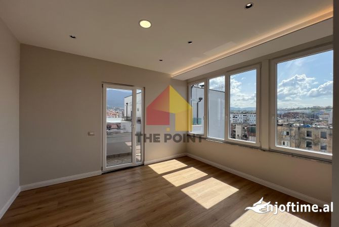 Shtepi ne shitje Apartament ne Tirane, 3+1, Mobilimi Pjeserisht e mobiluar, Pagesa 280,000  Euro.