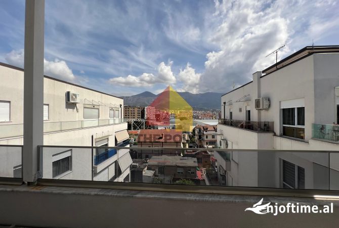 Shtepi ne shitje Apartament ne Tirane, 3+1, Mobilimi Pjeserisht e mobiluar, Pagesa 280,000  Euro.