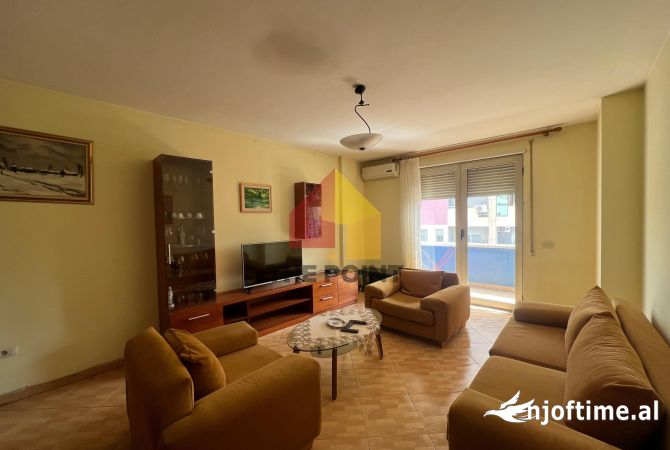 Apartament 2+1+2 me qera afër Liceut Artistik