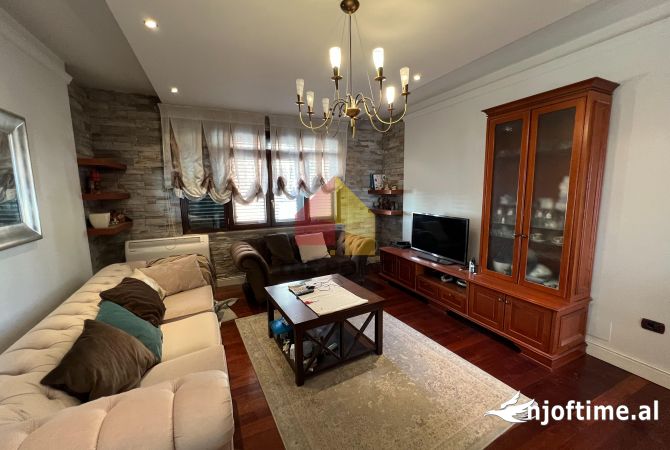 Shtepi ne shitje 2+1 ne Tirane - 300,000 Euro