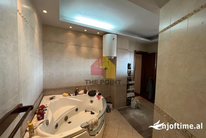 Shtepi ne shitje Apartament ne Tirane, 2+1, Mobilimi E mobiluar, Pagesa 300,000  Euro.