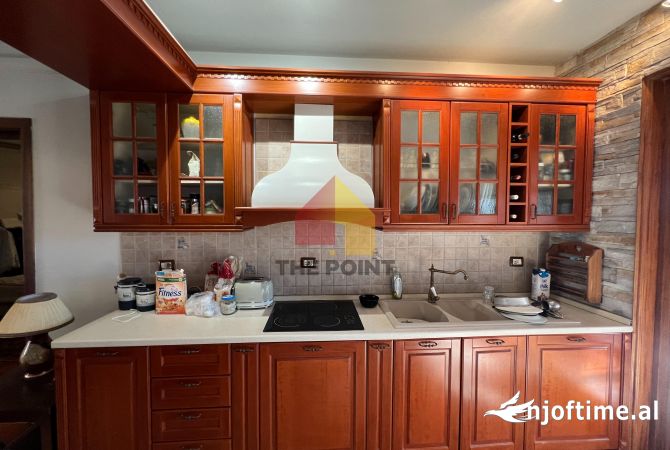 Shtepi ne shitje Apartament ne Tirane, 2+1, Mobilimi E mobiluar, Pagesa 300,000  Euro.