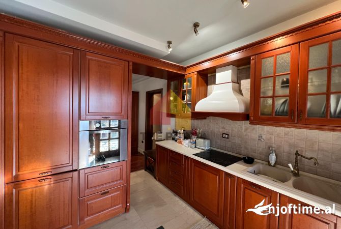 Shtepi ne shitje Apartament ne Tirane, 2+1, Mobilimi E mobiluar, Pagesa 300,000  Euro.