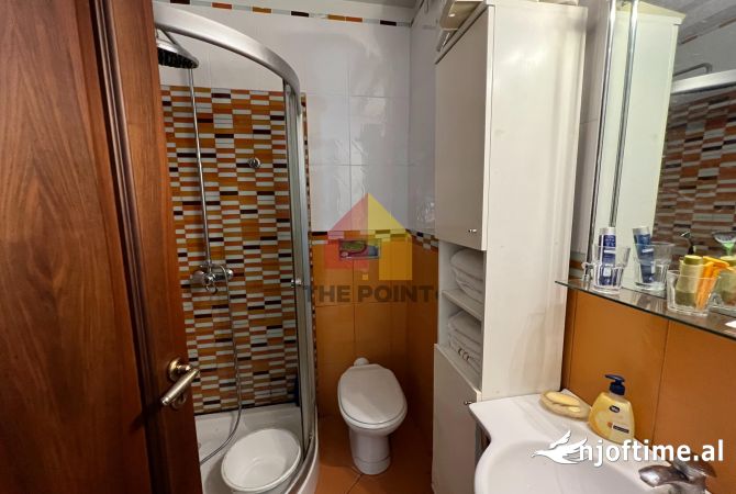 Shtepi ne shitje Apartament ne Tirane, 2+1, Mobilimi E mobiluar, Pagesa 300,000  Euro.