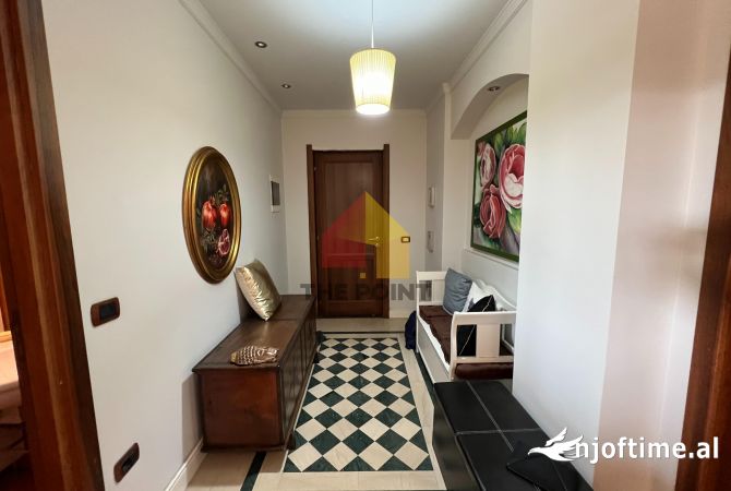 Shtepi ne shitje Apartament ne Tirane, 2+1, Mobilimi E mobiluar, Pagesa 300,000  Euro.