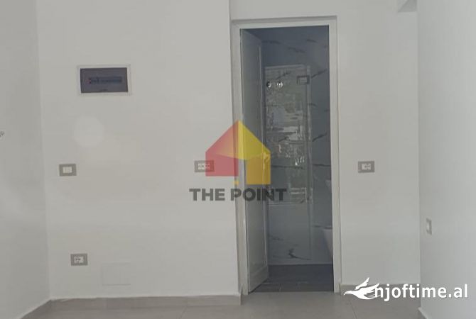 Ambiente Commerciale in Affitto 1+1 a Tirana - 1,500 Euro