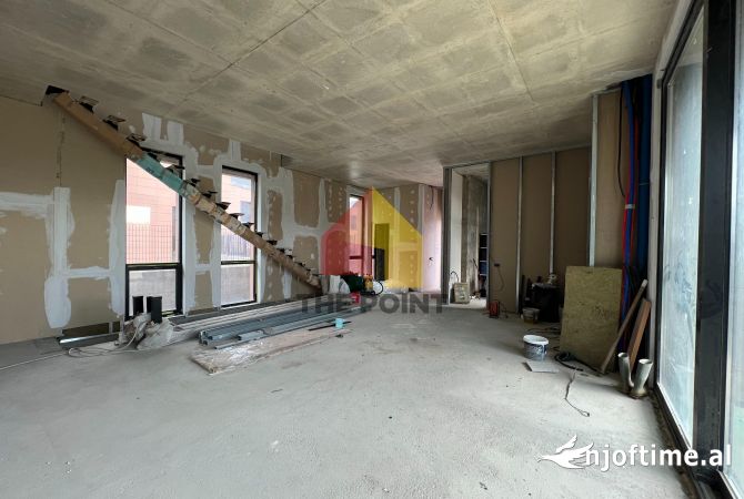 Shtepi ne shitje Vila Luksoze ne Tirane, 3+1, Mobilimi Bosh, pa mobiluar, Pagesa 1,350,000  Euro.