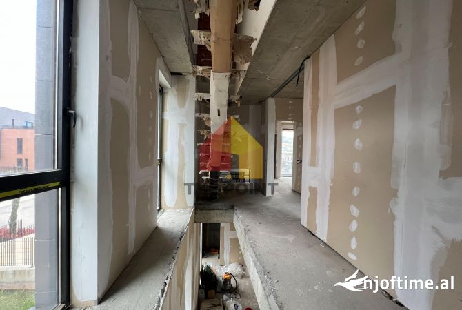 Shtepi ne shitje Vila Luksoze ne Tirane, 3+1, Mobilimi Bosh, pa mobiluar, Pagesa 1,350,000  Euro.