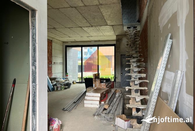 Shtepi ne shitje Vila Luksoze ne Tirane, 3+1, Mobilimi Bosh, pa mobiluar, Pagesa 750,000  Euro.