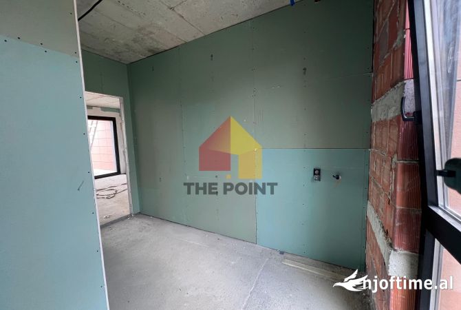 Shtepi ne shitje Vila Luksoze ne Tirane, 3+1, Mobilimi Bosh, pa mobiluar, Pagesa 750,000  Euro.