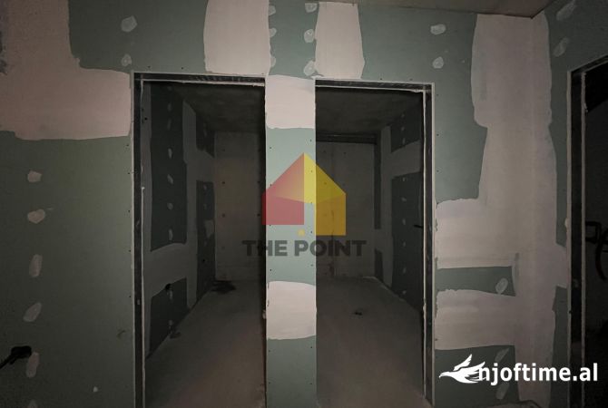 Shtepi ne shitje Vila Luksoze ne Tirane, 3+1, Mobilimi Bosh, pa mobiluar, Pagesa 750,000  Euro.