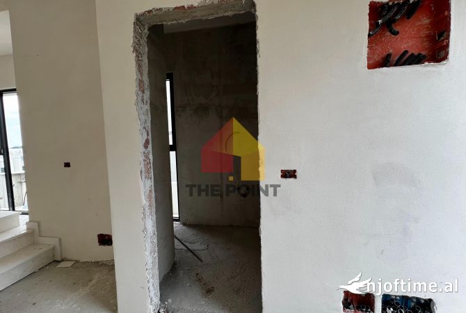 Shtepi ne shitje Vila Luksoze ne Tirane, 3+1, Mobilimi Bosh, pa mobiluar, Pagesa 850,000  Euro.