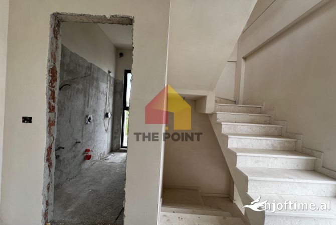 Shtepi ne shitje Vila Luksoze ne Tirane, 3+1, Mobilimi Bosh, pa mobiluar, Pagesa 850,000  Euro.