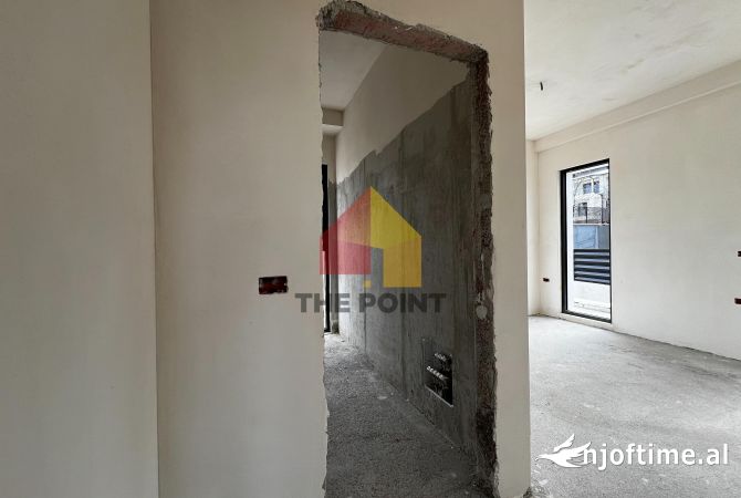 Shtepi ne shitje Vila Luksoze ne Tirane, 3+1, Mobilimi Bosh, pa mobiluar, Pagesa 850,000  Euro.