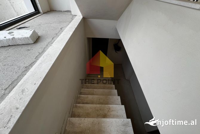 Shtepi ne shitje Vila Luksoze ne Tirane, 3+1, Mobilimi Bosh, pa mobiluar, Pagesa 850,000  Euro.