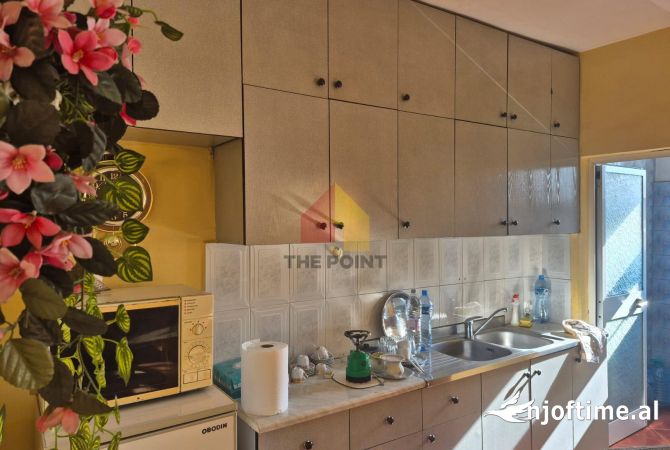 Shtepi ne shitje Apartament ne Tirane, Garsoniere, Mobilimi E mobiluar, Pagesa 115,000  Euro.