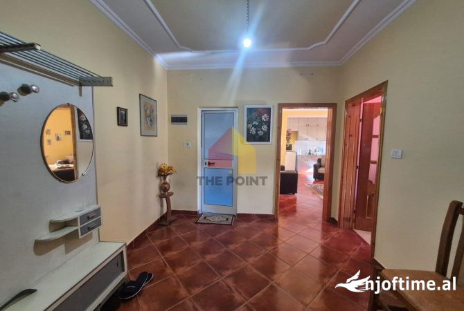 Shtepi ne shitje Apartament ne Tirane, Garsoniere, Mobilimi E mobiluar, Pagesa 115,000  Euro.