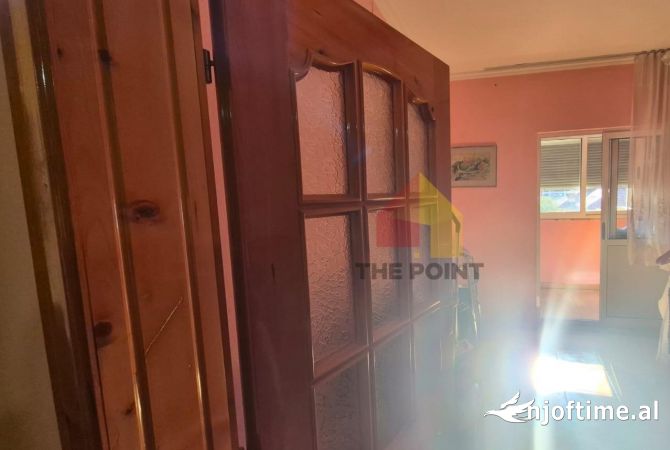Shtepi ne shitje Apartament ne Tirane, Garsoniere, Mobilimi E mobiluar, Pagesa 115,000  Euro.