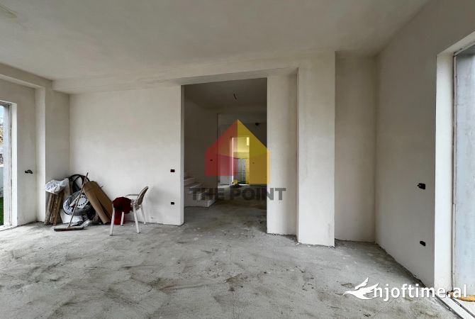 Shtepi ne shitje Vila Luksoze ne Tirane, 3+1, Mobilimi Bosh, pa mobiluar, Pagesa 700,000  Euro.