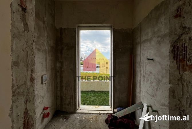 Shtepi ne shitje Vila Luksoze ne Tirane, 3+1, Mobilimi Bosh, pa mobiluar, Pagesa 700,000  Euro.